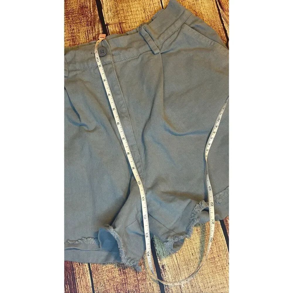 The Korner Grey Short High Rise Size 2 - Picture 5 of 6
